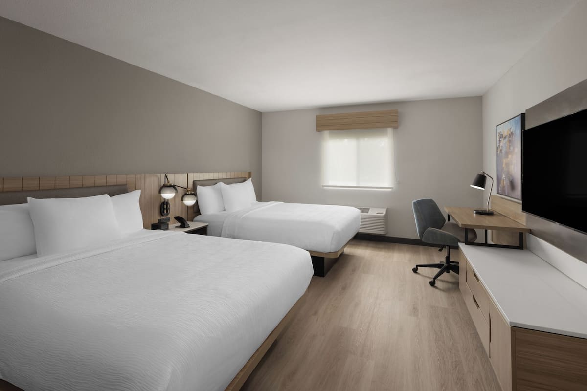 1 bedroom, premium bedding, pillow-top beds, desk