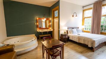 Luksussviitti | Minibaari, tallelokero huoneessa, pimennysverhot, silitysrauta/-lauta