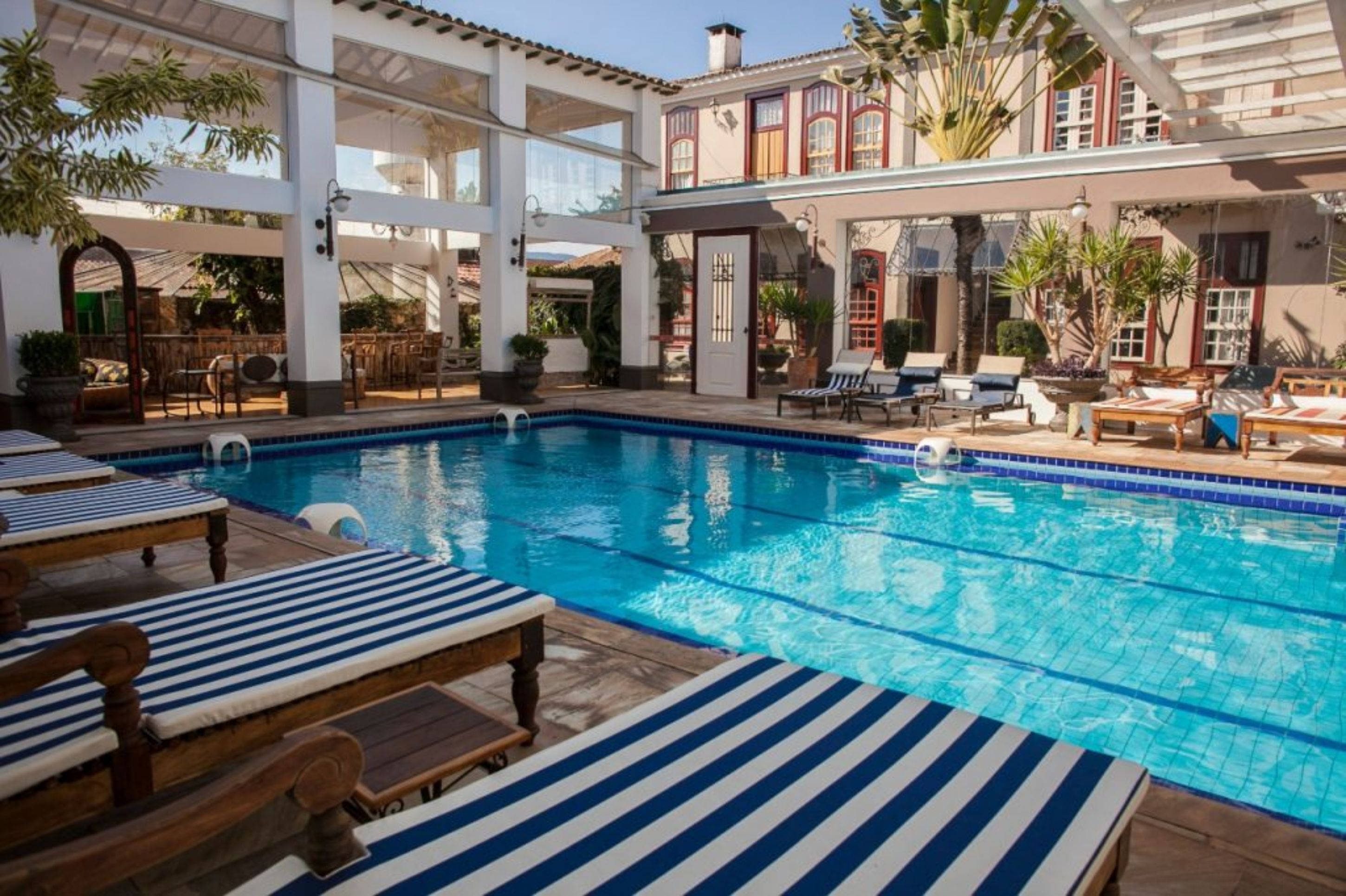 2 outdoor pools, pool loungers