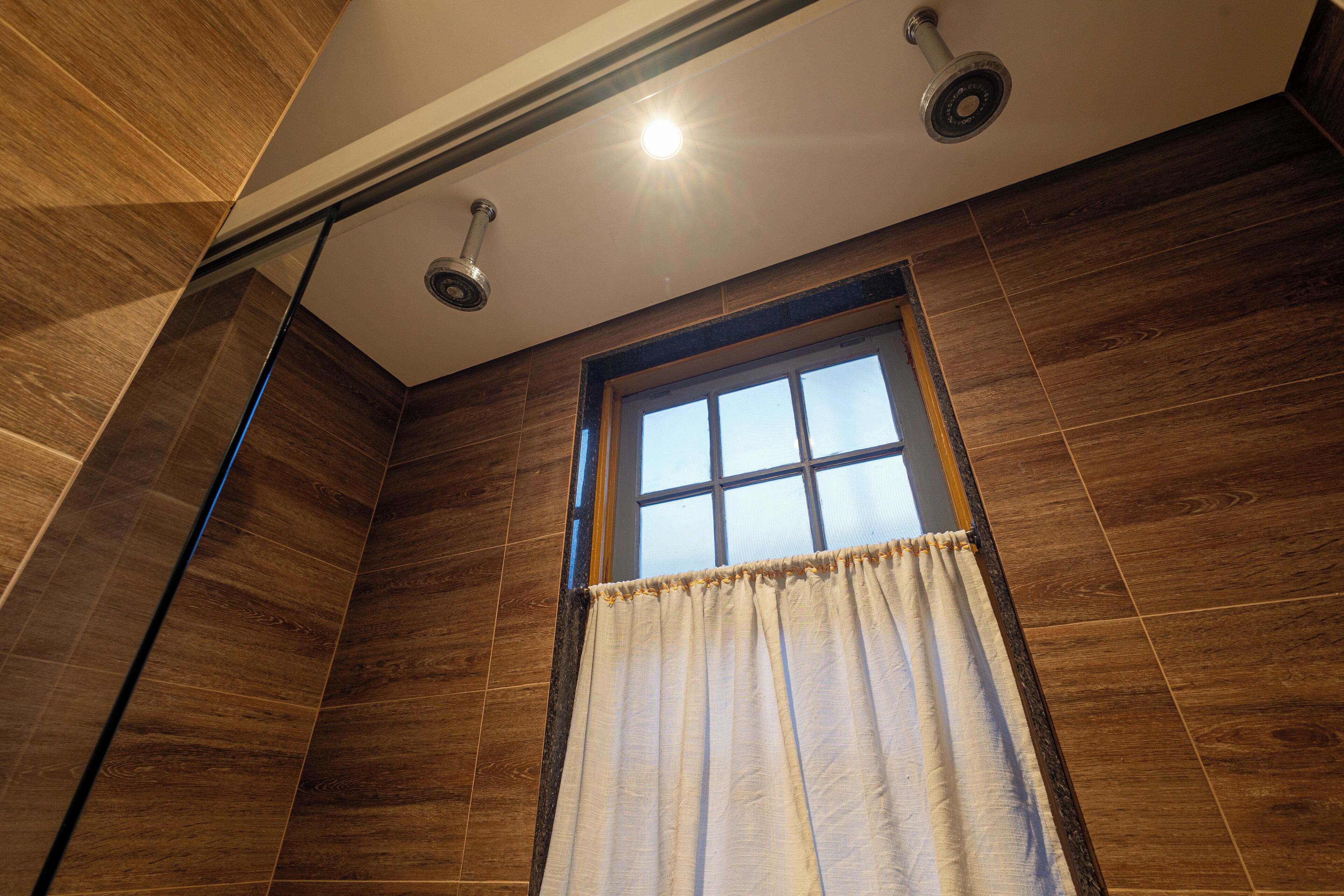 comfort double room | bathroom | free toiletries, hair dryer, bathrobes, towels