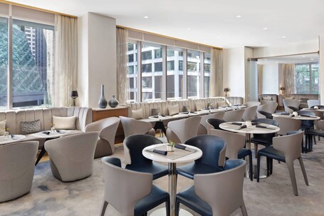 AC Hotel by Marriott New York Downtown - Image 14