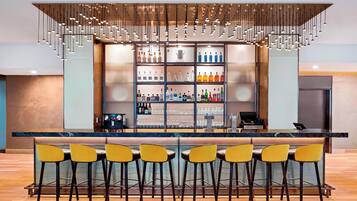 2 Bars/Lounges