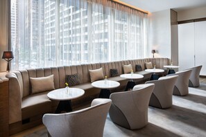 Café da manhã com buffet diário (USD 30 por pessoa) 