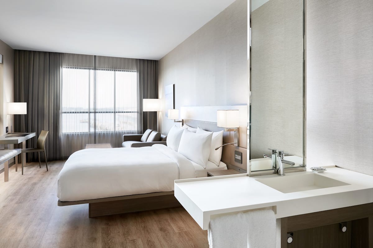 Premium bedding, in-room safe, desk, laptop workspace