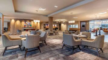 供应早餐和晚餐