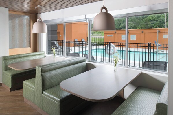 Free daily full breakfast 