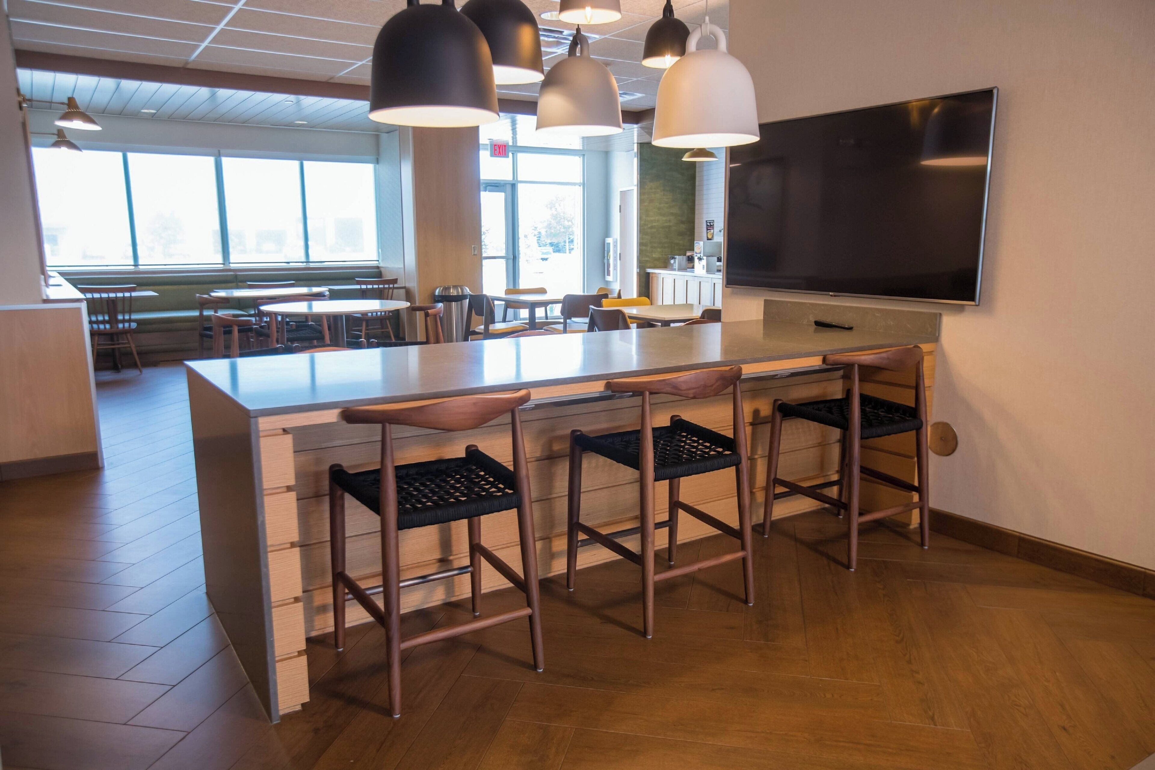 朝食 (ビュッフェ)、毎日提供 (無料)