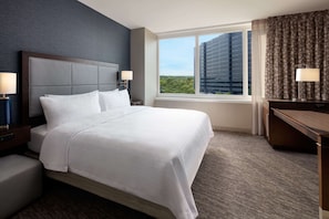 Premium bedding, in-room safe, desk, laptop workspace - Homewood Suites by Hilton Teaneck Glenpointe (Teaneck)