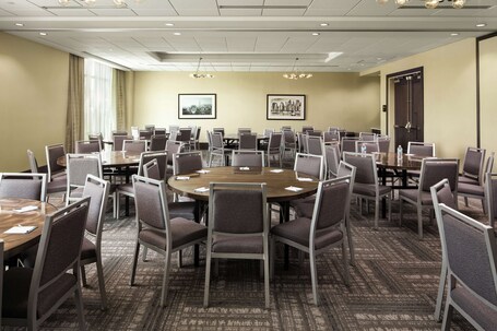 Homewood Suites by Hilton Teaneck Glenpointe - Image 29