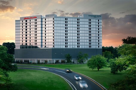 Homewood Suites by Hilton Teaneck Glenpointe - Image 4