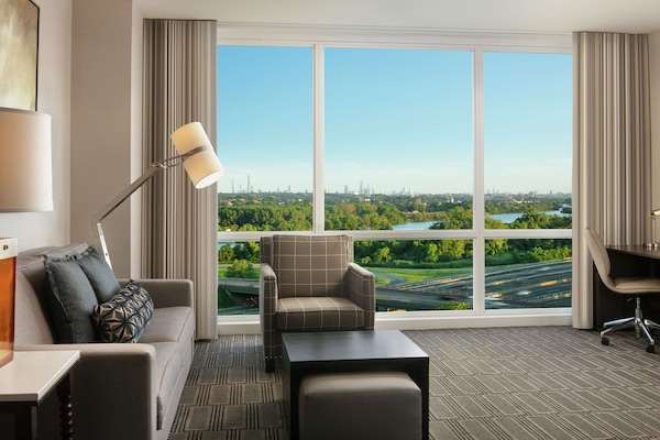 Hochwertige Bettwaren, Zimmersafe, Schreibtisch