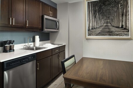 Homewood Suites by Hilton Teaneck Glenpointe - Image 40