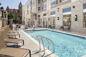 Seasonal outdoor pool - Hyatt Place Sumter / Downtown (Sumter)