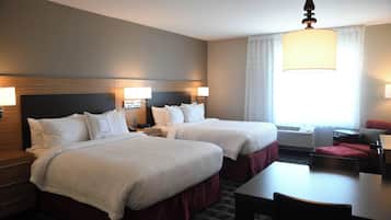 1 kamar tidur, selimut bulu angsa, meja kerja, dan setrika/meja setrika