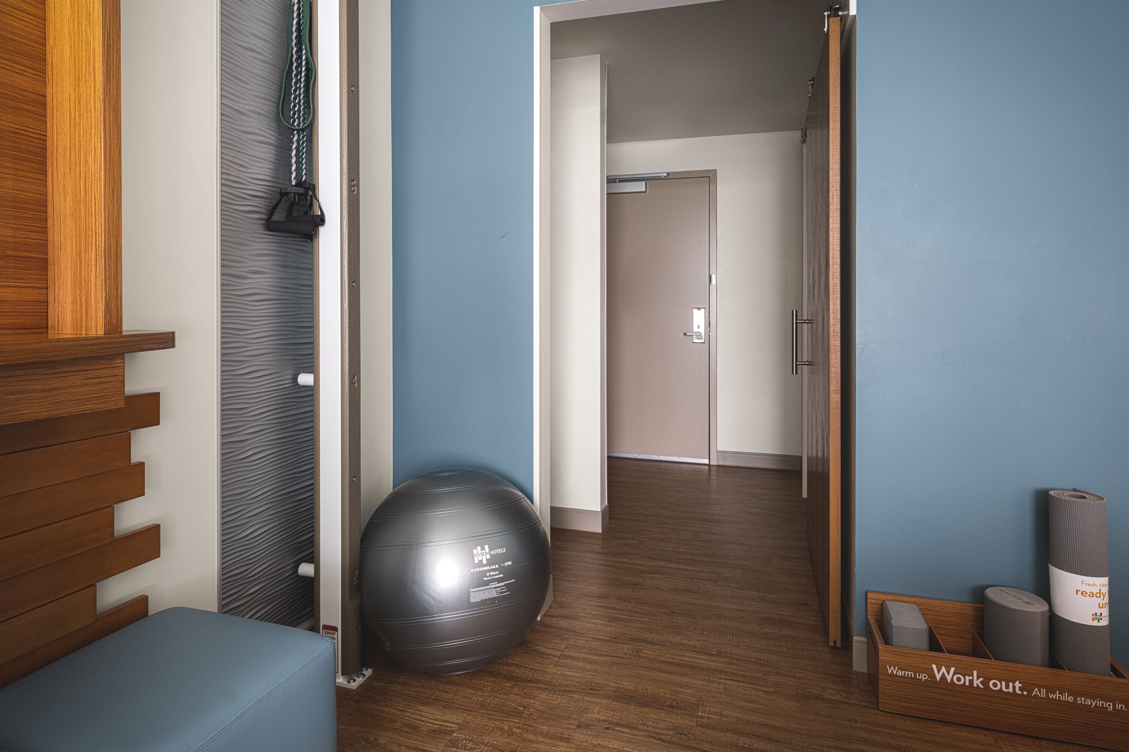 egyptian cotton sheets, premium bedding, pillow-top beds, in-room safe