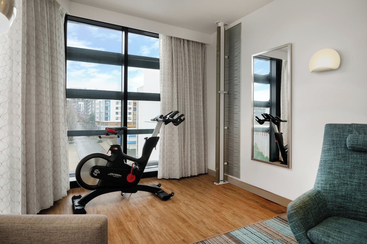 Suite, 1 Bedroom | Egyptian cotton sheets, premium bedding, pillowtop beds, in-room safe