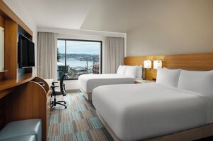 Habitación estándar, 2 camas de matrimonio, vistas a la ciudad | Sábanas de algodón egipcio y ropa de cama de alta calidad