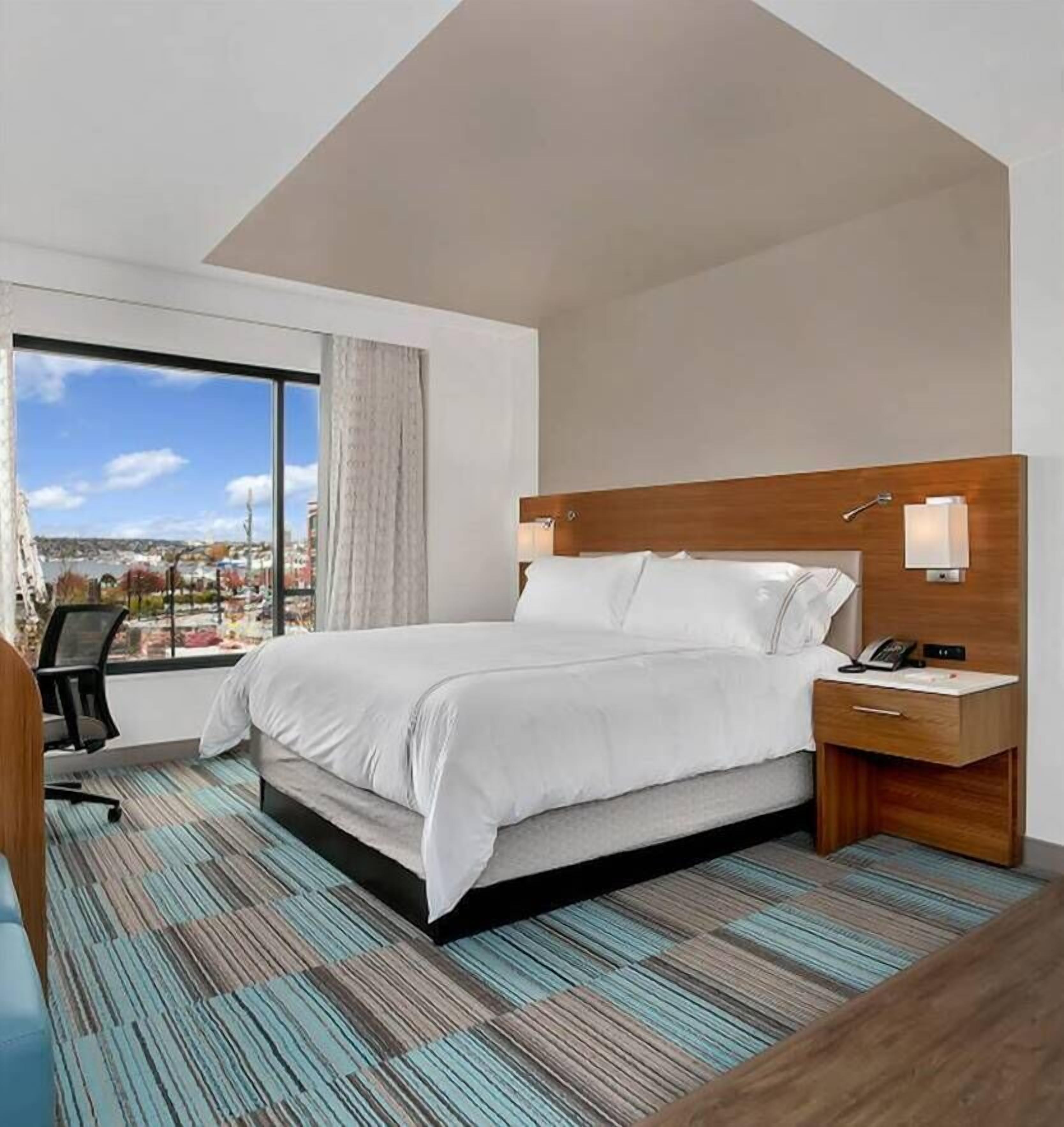 Egyptian cotton sheets, premium bedding, pillow-top beds, in-room safe