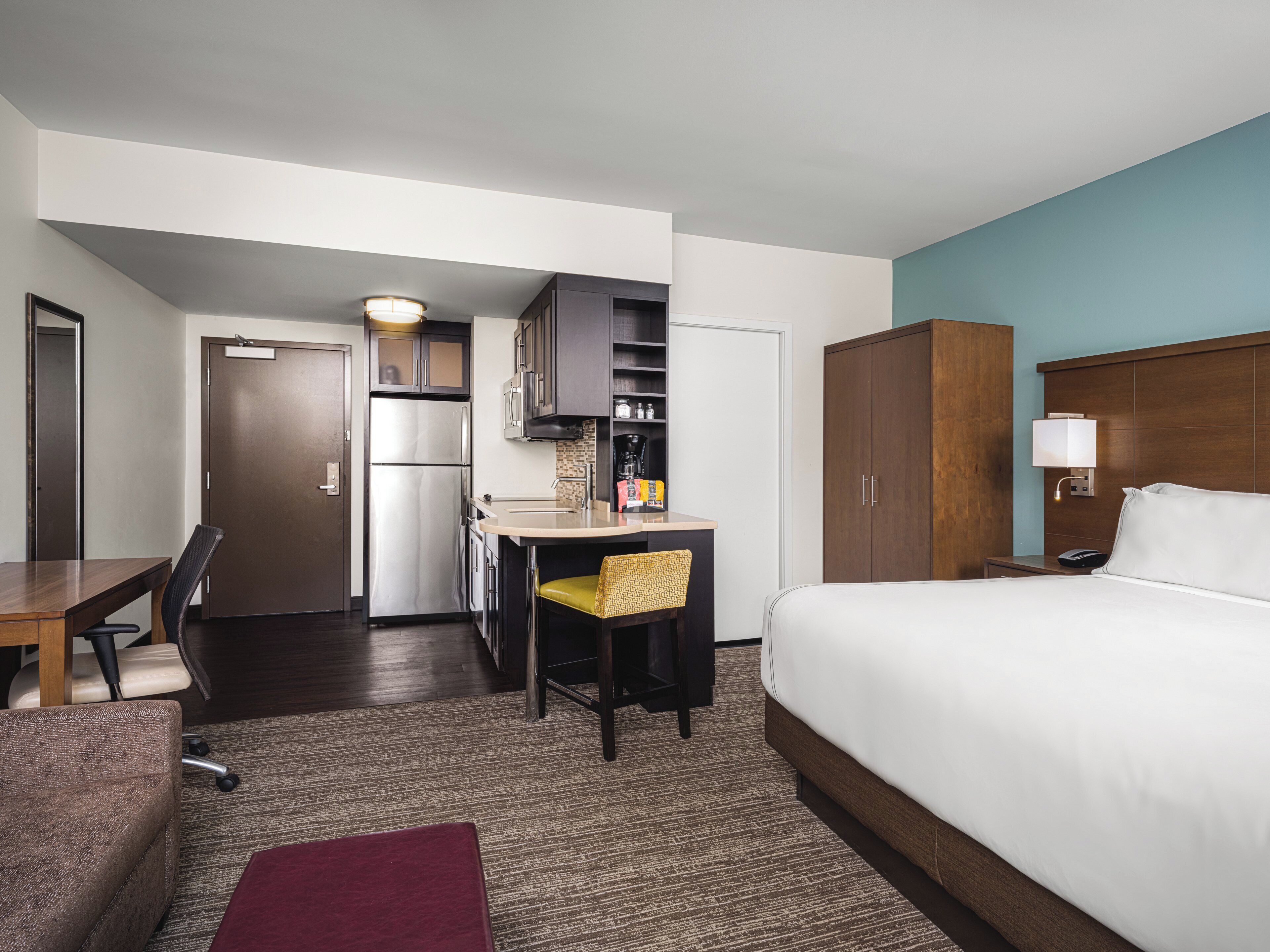 Studio Suite, 1 King Bed, Accessible Bathtub, Kitchen (Communications)