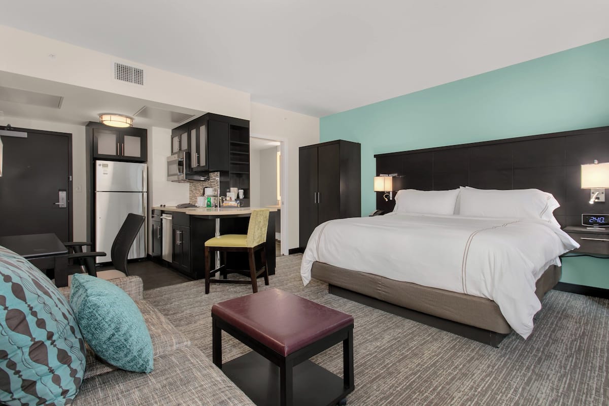 1 bedroom, Egyptian cotton sheets, premium bedding, pillow-top beds