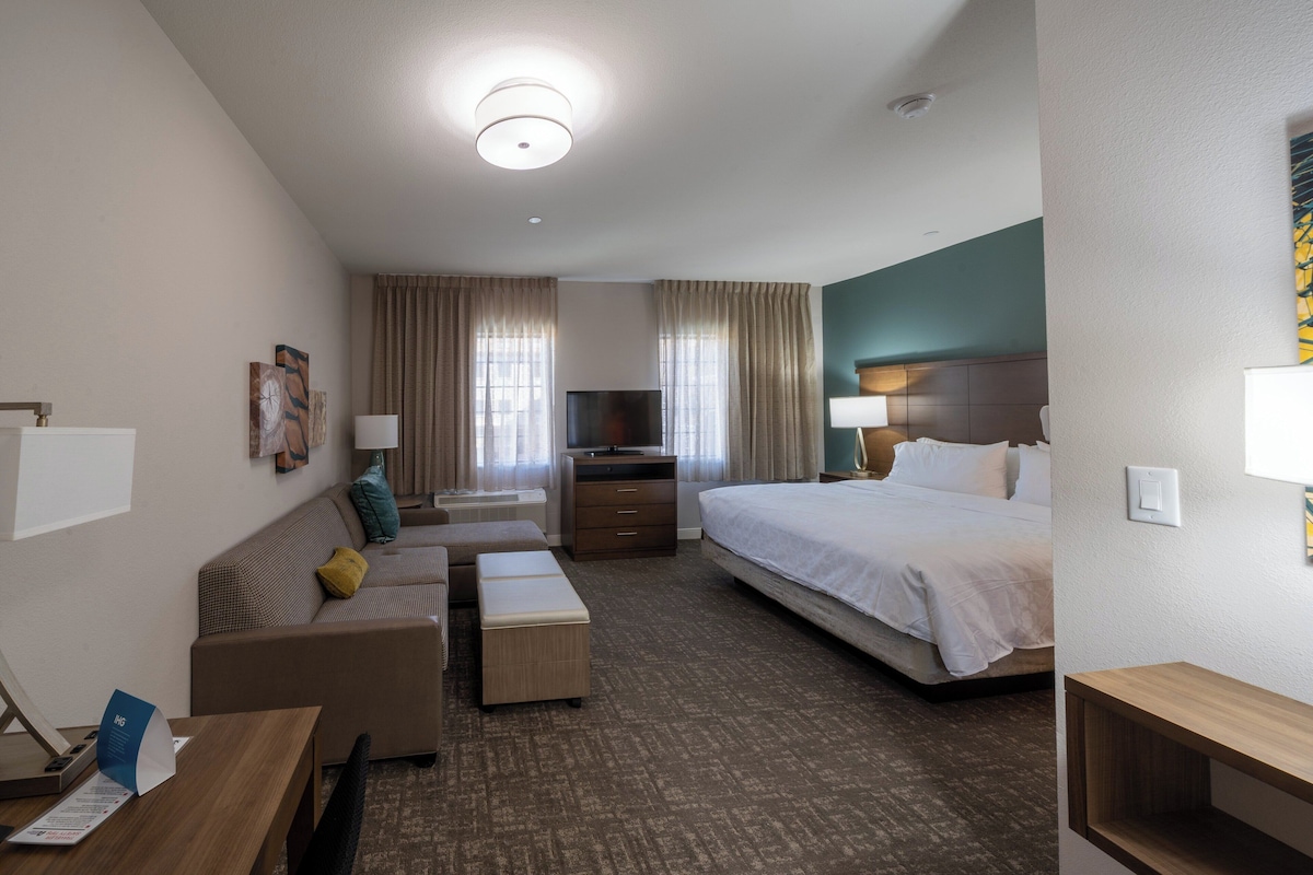 Studio Suite, 1 King Bed, Mobility Accessible, Kitchen (Mobility) | Room amenity