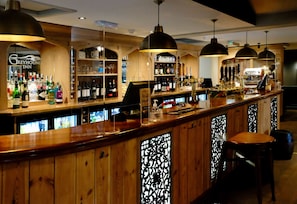 2 bars/lounges - The Greyhound Inn Taunton (Taunton)