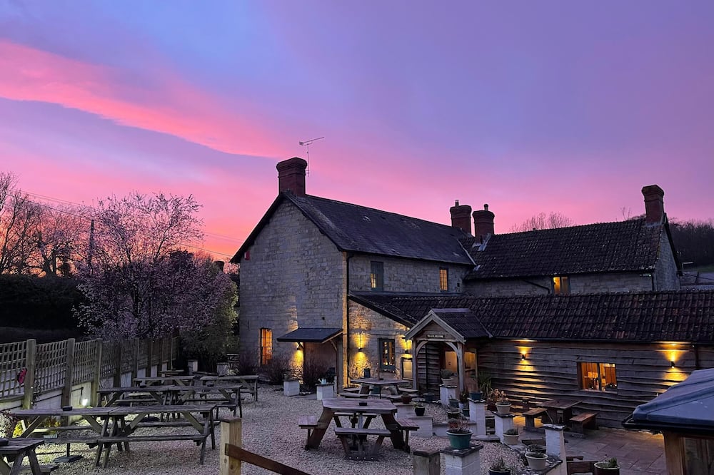 The Greyhound Inn Taunton - North Curry