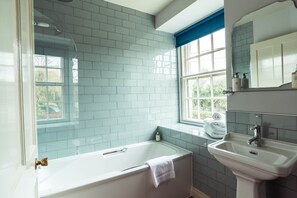 Deluxe Double Room, Ensuite (Curland) | Bathroom | Rainfall showerhead, free toiletries, hair dryer, towels - The Greyhound Inn Taunton (Taunton)