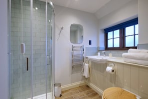 Deluxe Double Room, Ensuite | Bathroom - The Greyhound Inn Taunton (Taunton)