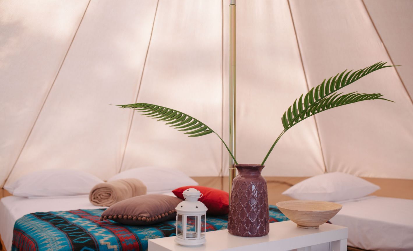 Deluxe tent, Meerdere bedden, uitzicht op het strand | Gratis wifi, beddengoed