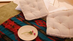 واي فاي مجانًا وملاءات أسرّة