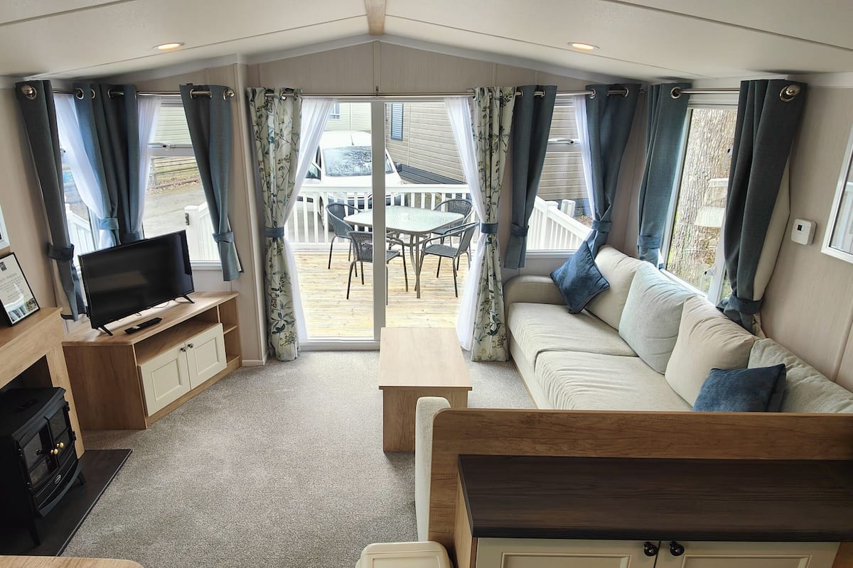 Bluebell | Ćrea de sala de estar | Smart TV de 32 pulgadas con canales digitales, televisión y Netflix