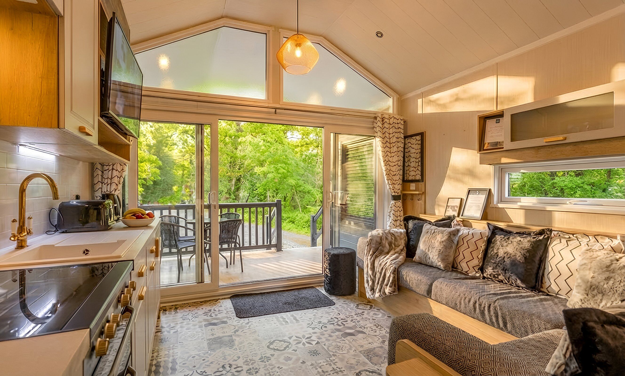 Pet Friendly Coppice Cabana | Living area