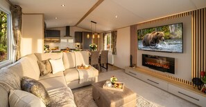 Signature Spa 2 bedroom - No Pets | 1 makuuhuone, yksilöllisesti sisustettu, yksilöllisesti kalustettu