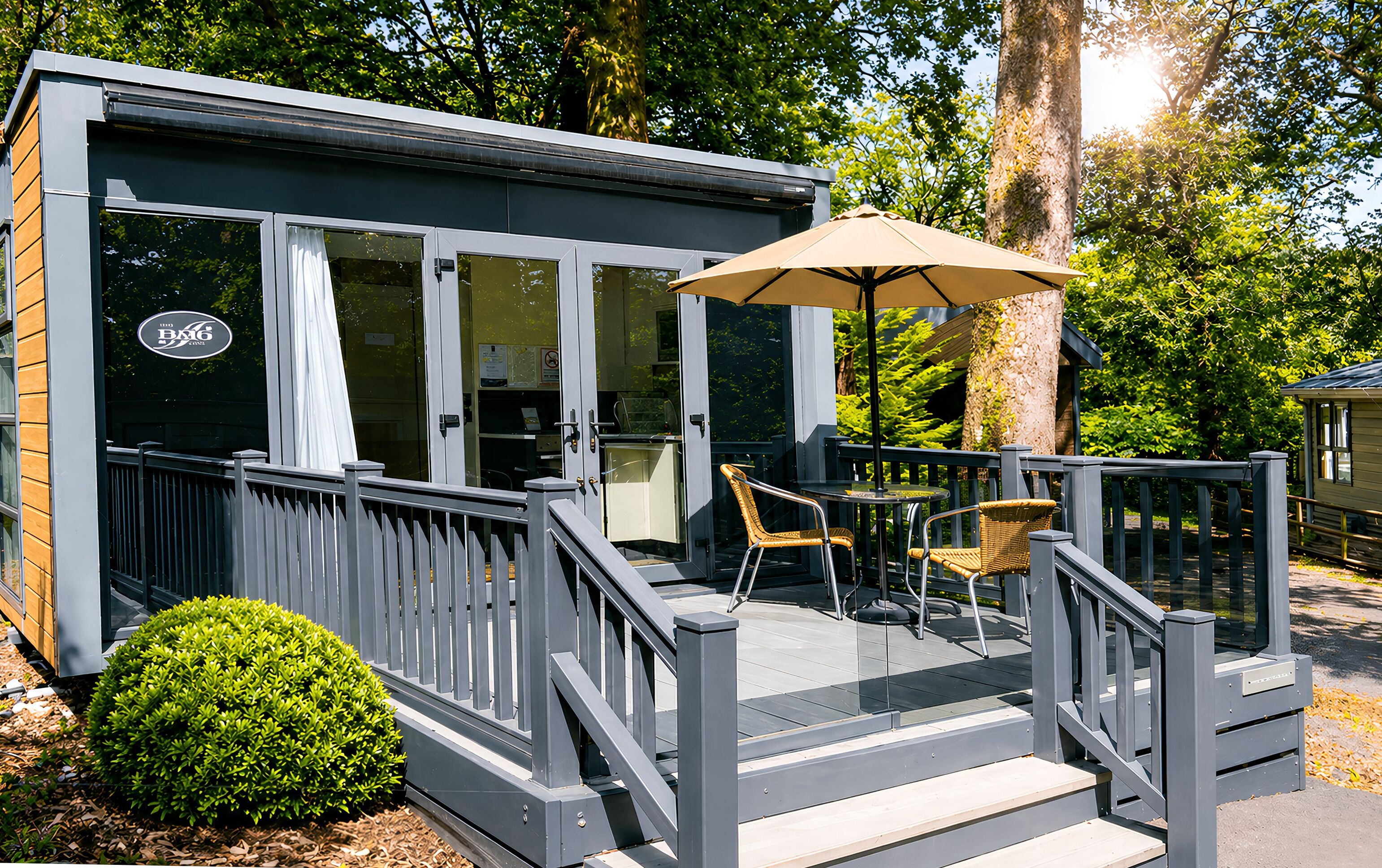 No Pets Forest Retreat 1 Bed | 露台