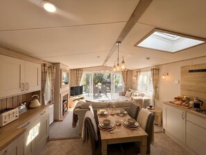 Platinum Cascade Lodge 2 Bedroom No Pets | Private kitchen | Full-size fridge, microwave, oven, stovetop - Aberdunant Caravans Direct (Porthmadog)