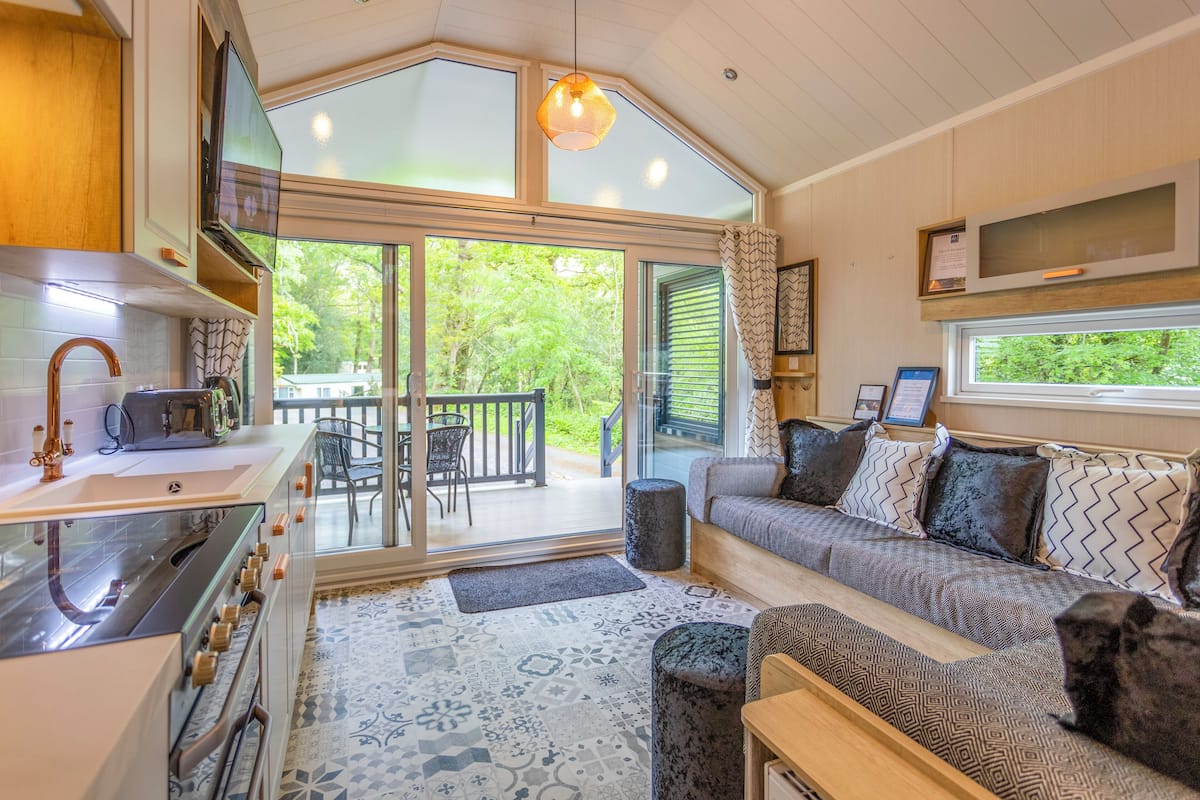 Pet Friendly Coppice Cabana | Living area