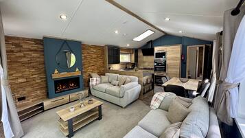 Waterfall Lodge 2 bedroom-No Pets | 1 bedroom, individually decorated, individually furnished