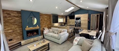 Waterfall Lodge 2 bedroom-No Pets | 1 多间卧室、特色装修、特色家居、熨斗/熨板