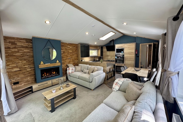 Waterfall Lodge 2 bedroom-No Pets | 1 bedroom, individually decorated, individually furnished