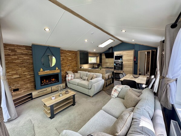 Waterfall Lodge 2 bedroom-No Pets | 1 habitación, decoración personalizada y muebles diferentes 