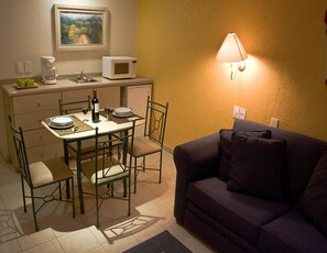 32-inch flat-screen TV with cable channels, TV - Plaza Inn Express (Tapachula)