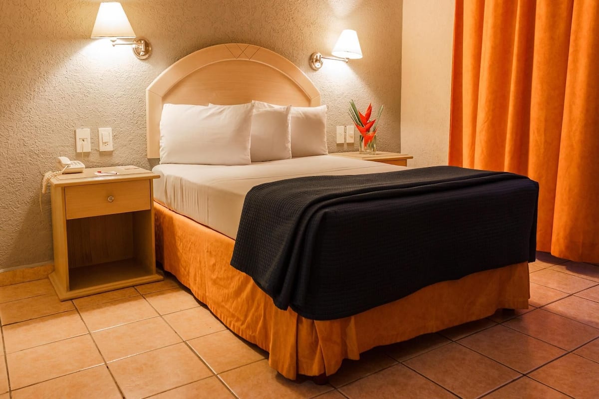 Premium bedding, in-room safe, desk, laptop workspace
