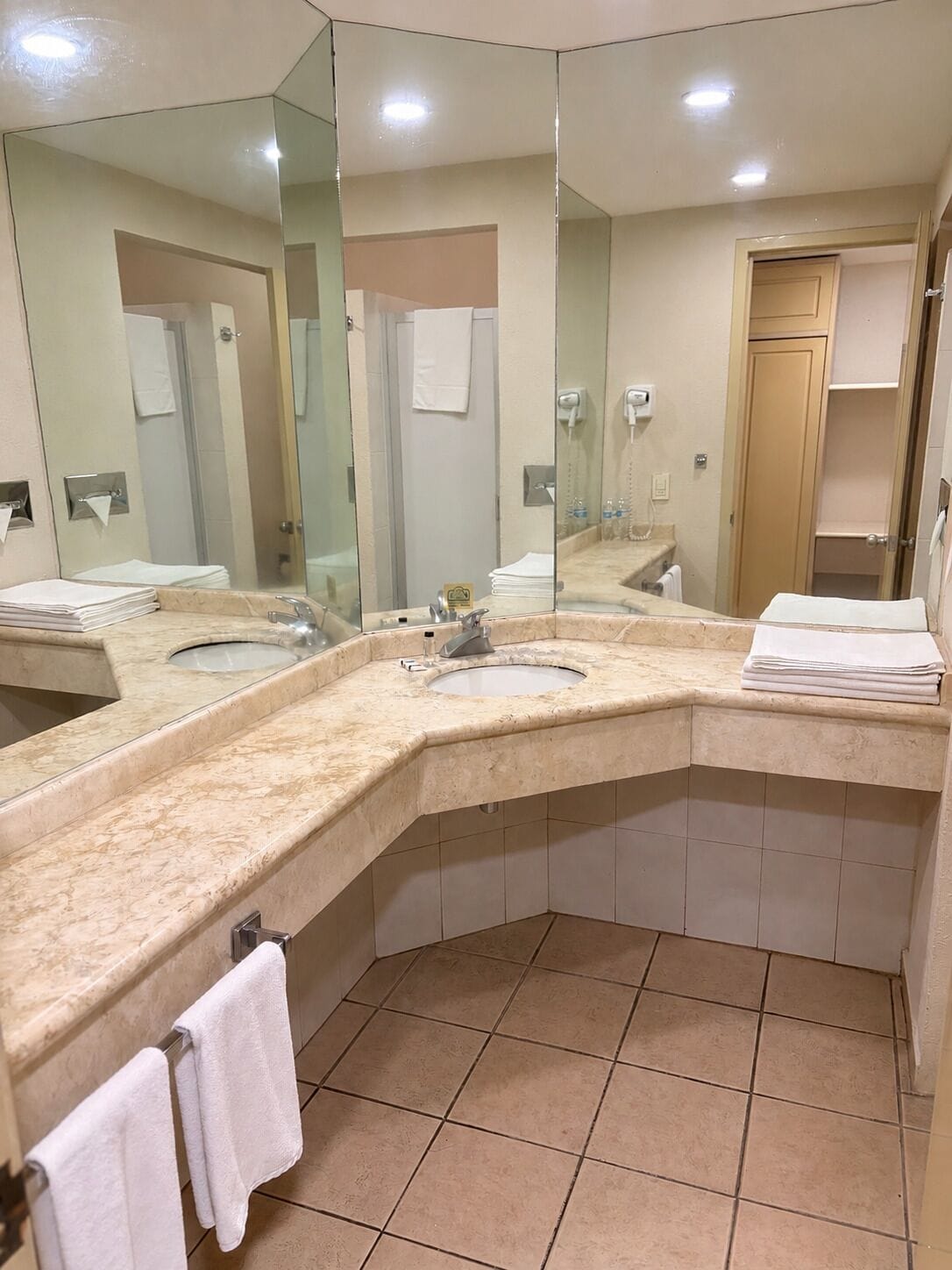 Photo - Plaza Inn Express