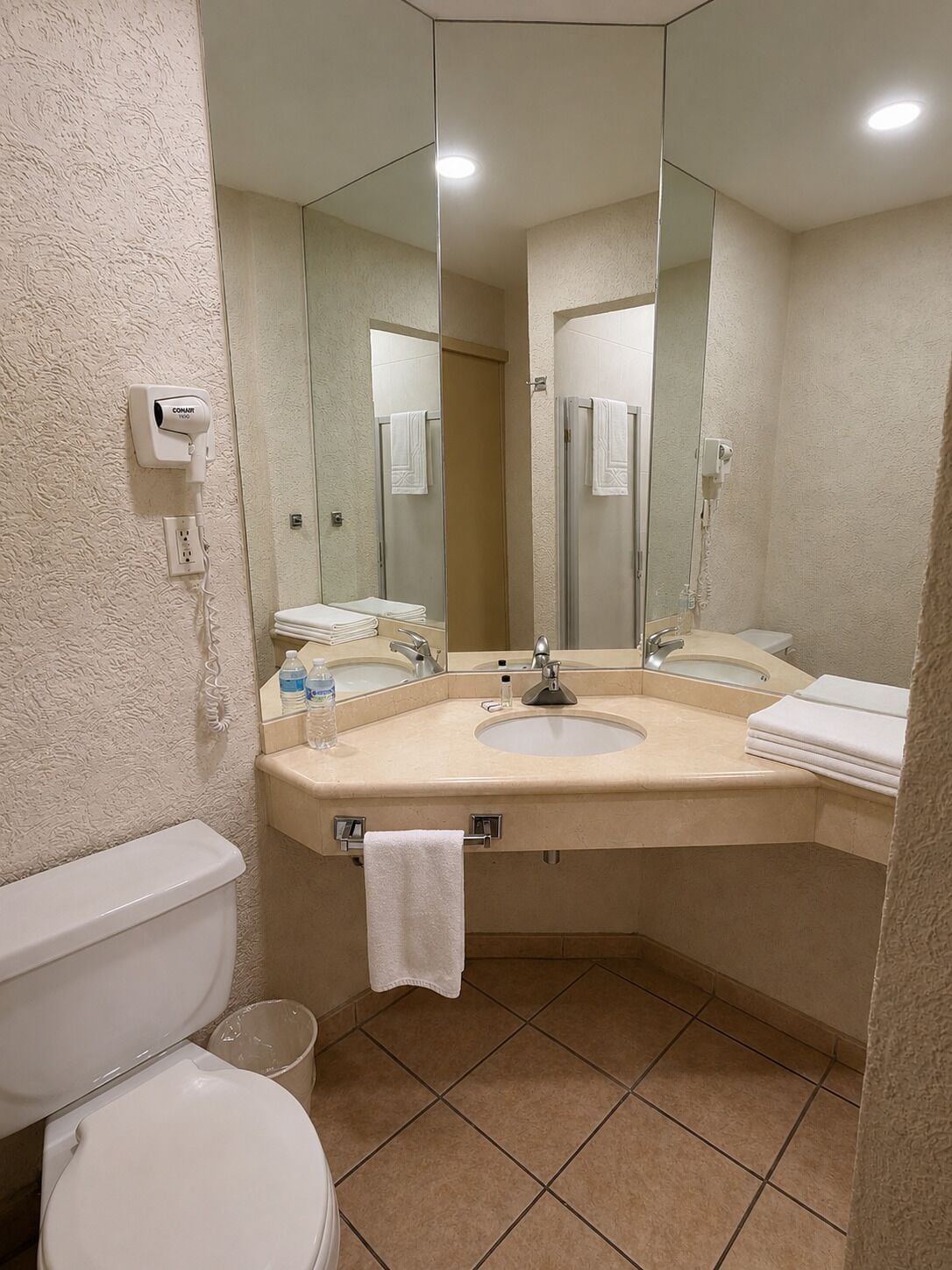Photo - Plaza Inn Express
