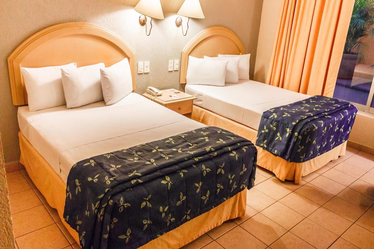 Premium bedding, in-room safe, desk, laptop workspace