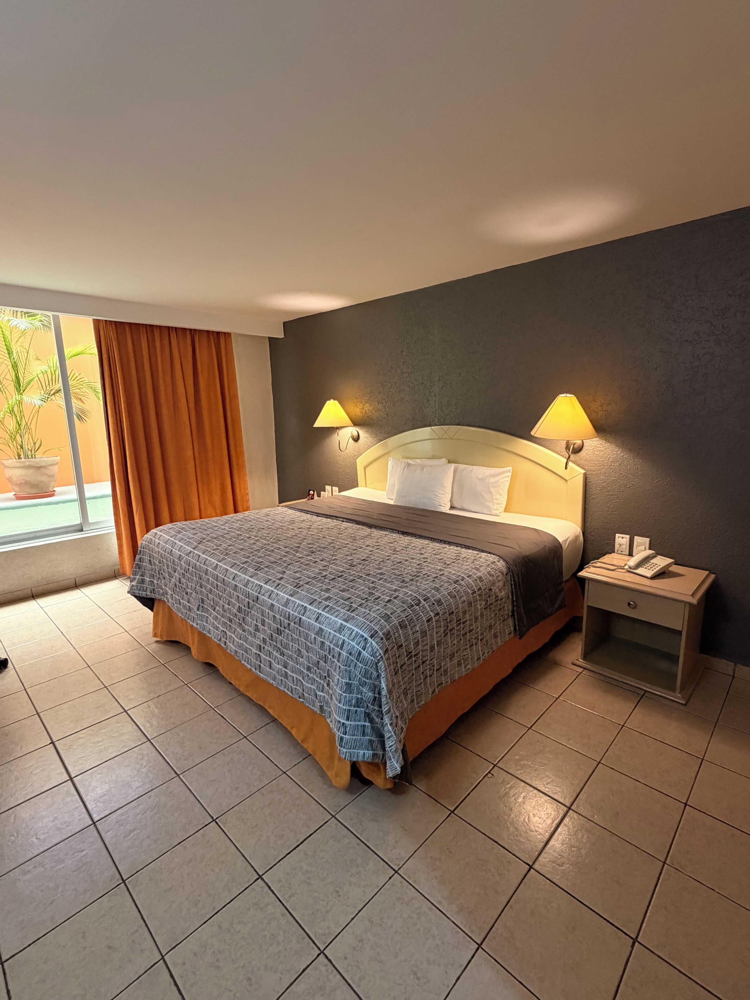 Chambre Double Deluxe | Literie de qualité supérieure, coffres-forts dans les chambres, bureau