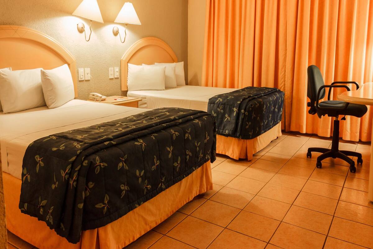 Premium bedding, in-room safe, desk, laptop workspace