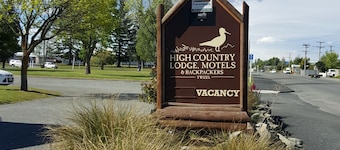 High Country Motel and Backpackers
