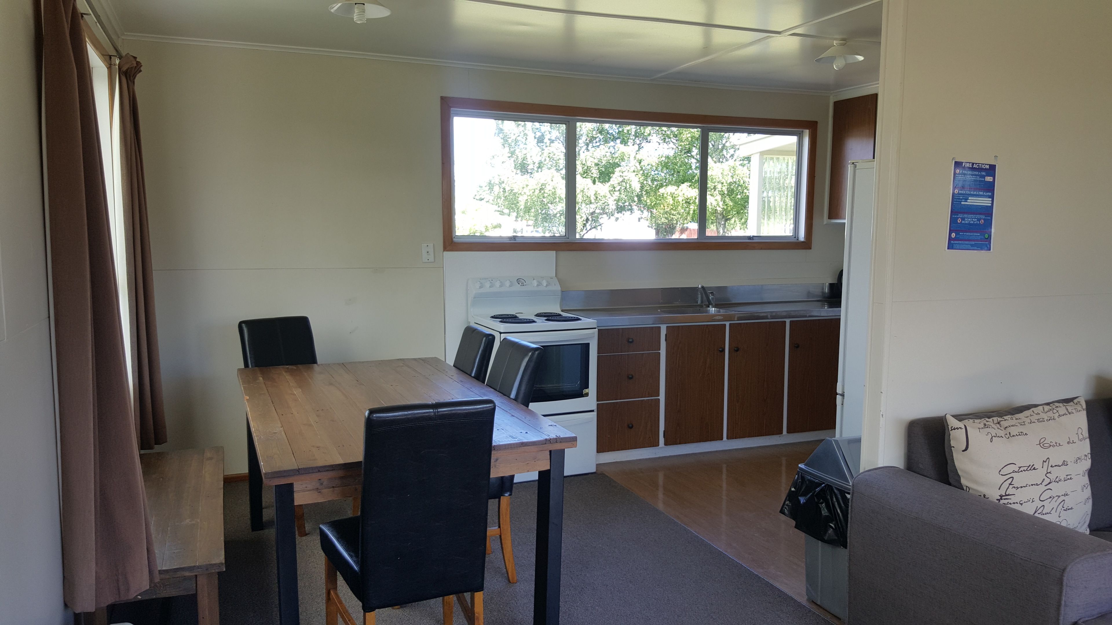 Casa, 3 habitaciones | Servicio de comidas en la habitación